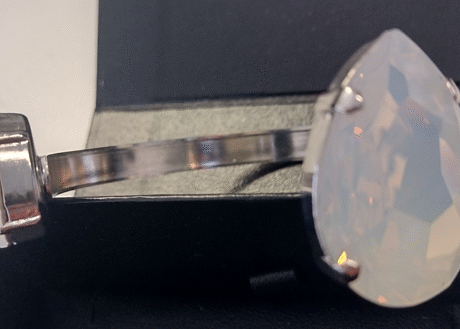 Pearshape cuff - opal colour